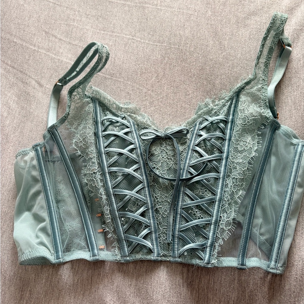 NWT Victoria’s Secret Lace Corset Bralette size S